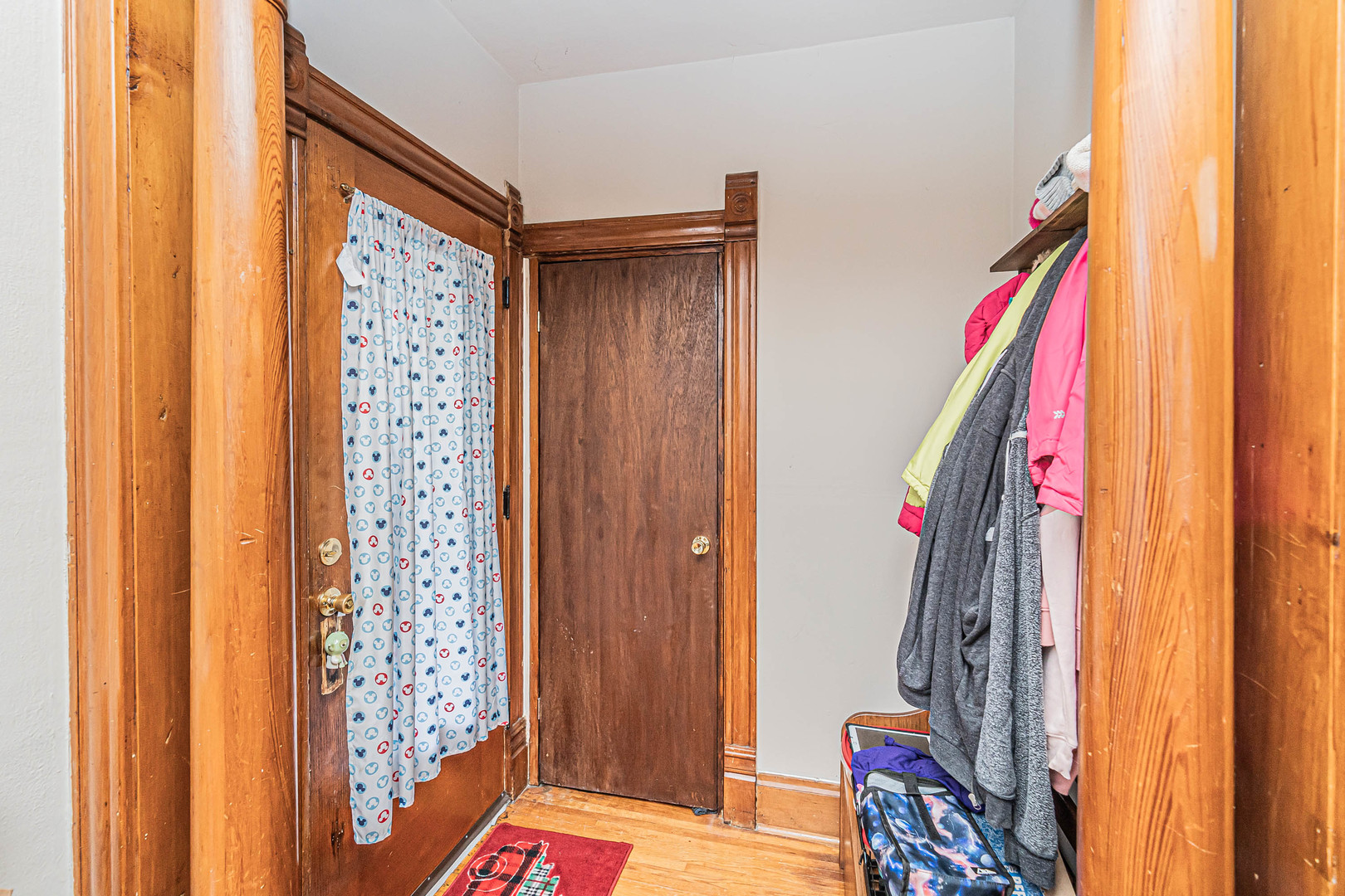 633 Chester Avenue Elgin, IL 60120 - Photo 4 of 29 a room that has a rug and a window