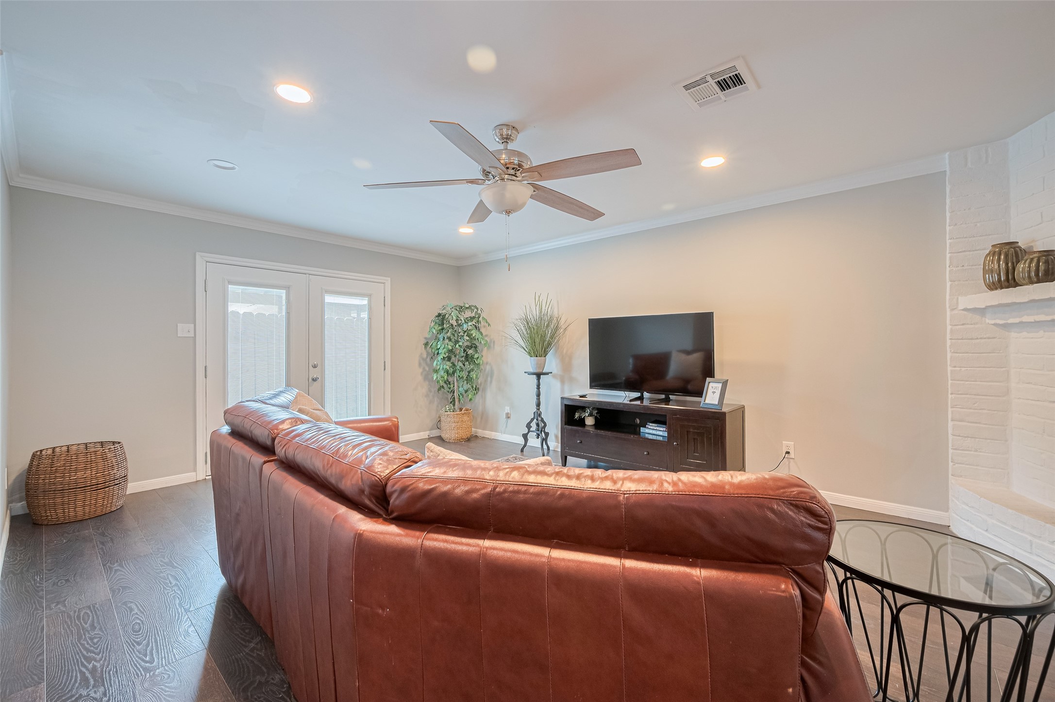 14688 Perthshire Road, Unit C Houston, TX 77079 - Photo 6 of 42 a living room with furniture and a flat screen tv