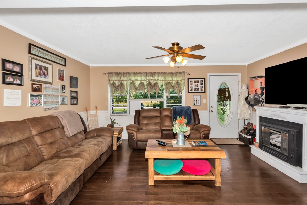 25964 Thach Road Athens, AL 35613 - Photo 3 of 26 a living room with furniture and a flat screen tv