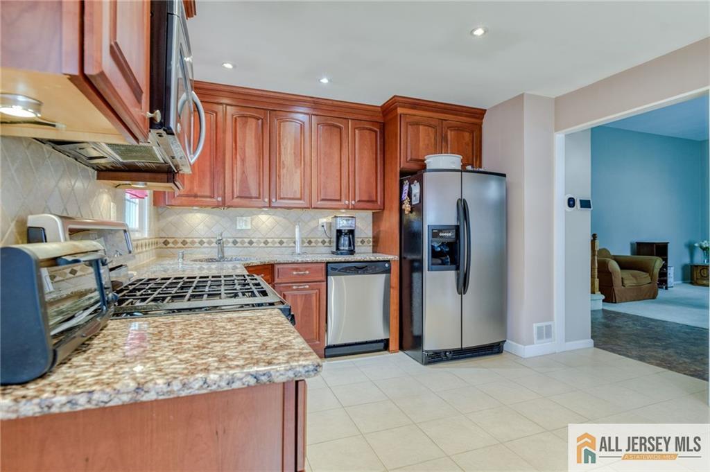 499 Old Stage Road Spotswood, NJ 08884 - Photo 9 of 25