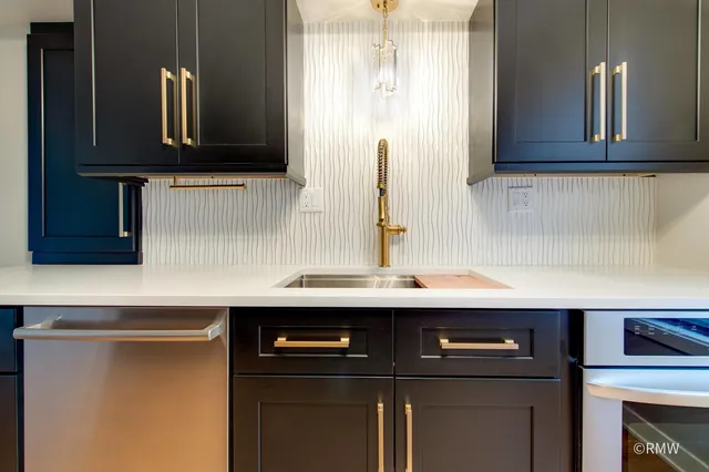 $2,100 | 724 Briar Hill Lane, Unit 3, Addison, IL 60101