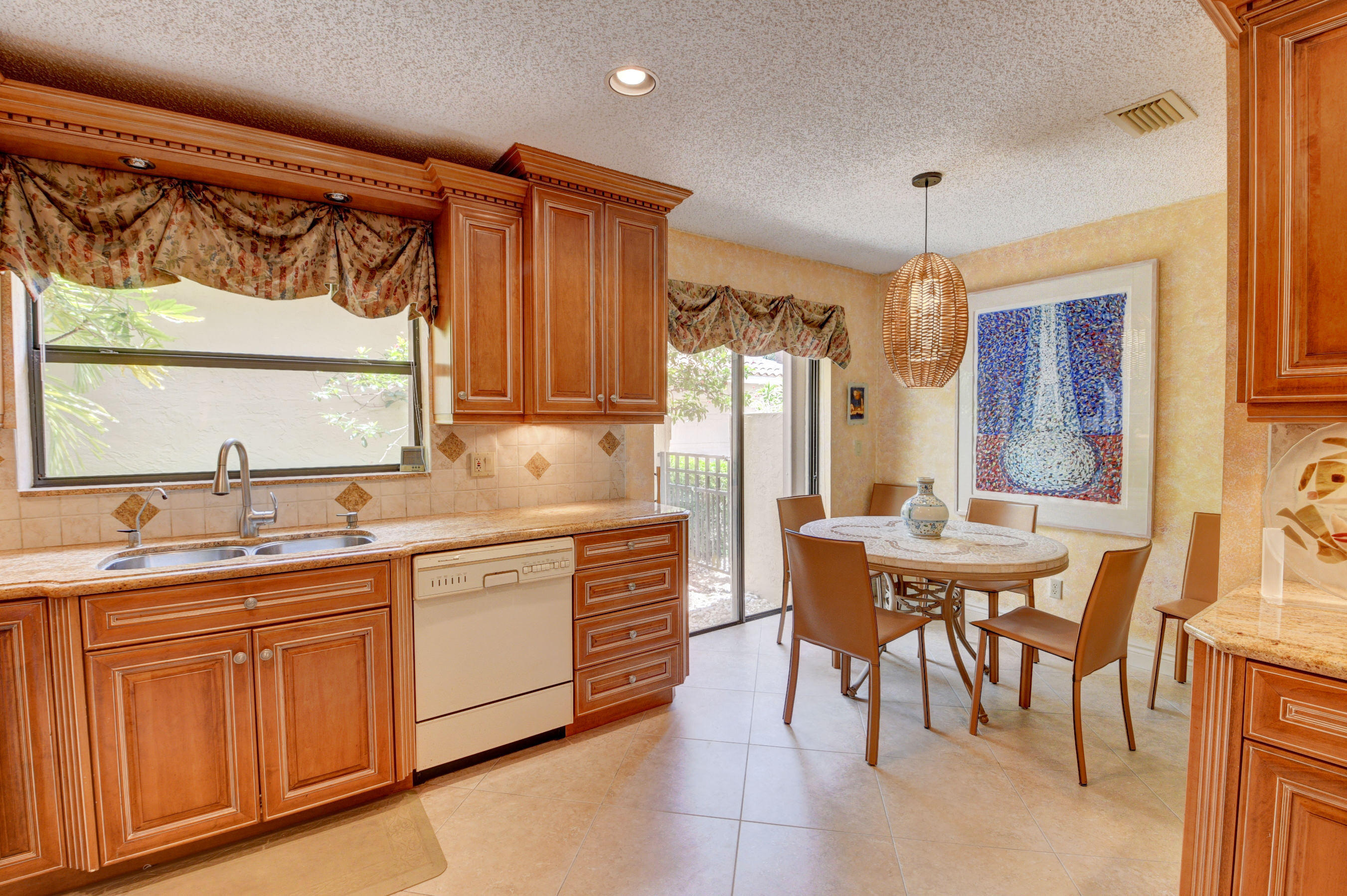 17525 Vía Capri Boca Raton, FL 33496 - Photo 8 of 31 Kitchen