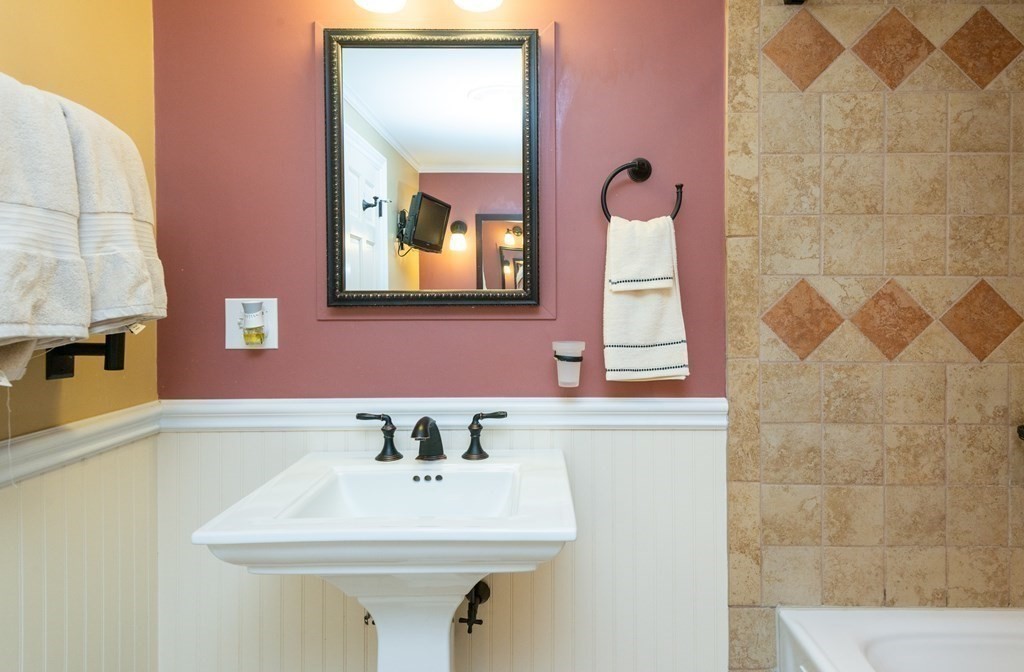 7 Randolph Road Stoneham, MA 02180 - Photo 23 of 34 Gallery Image 23