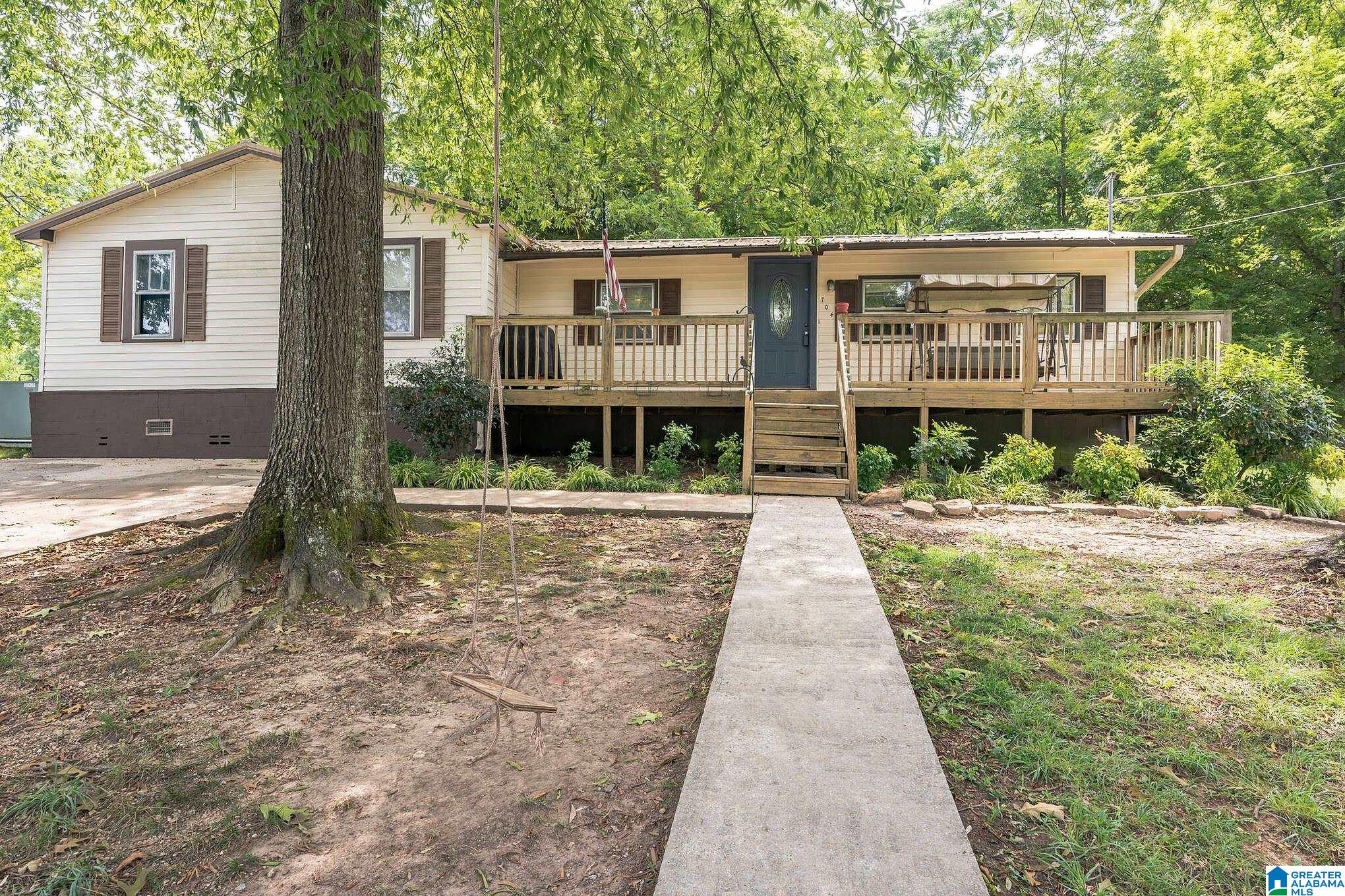 704 Alpine Street Oneonta, AL 35121 - Photo 2 of 28
