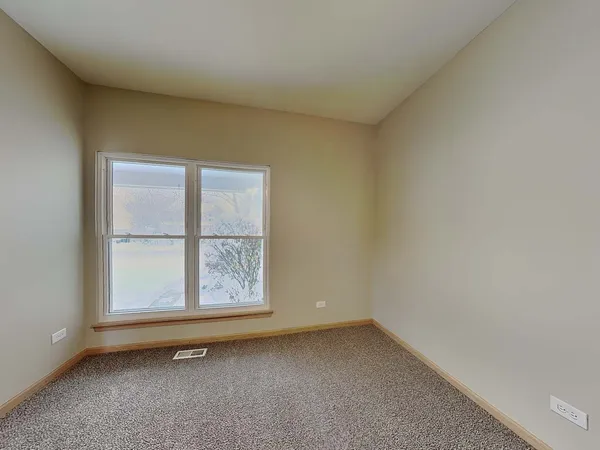 $2,960 | 322 Clarewood Circle, Grayslake, IL 60030