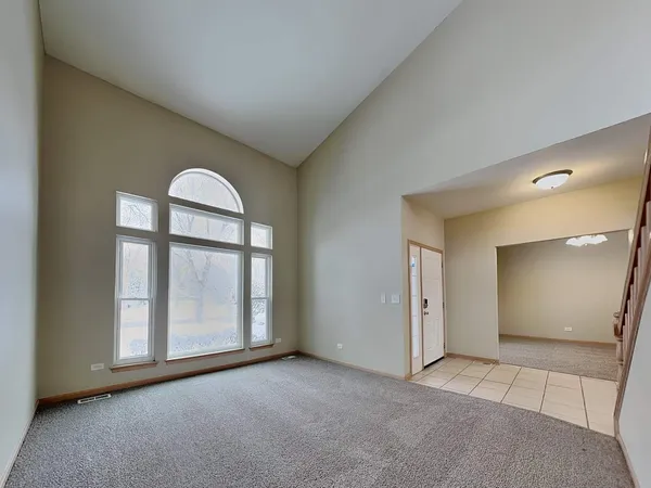 $2,960 | 322 Clarewood Circle, Grayslake, IL 60030