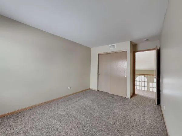 $2,960 | 322 Clarewood Circle, Grayslake, IL 60030