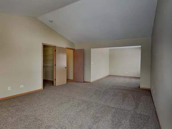 $2,960 | 322 Clarewood Circle, Grayslake, IL 60030