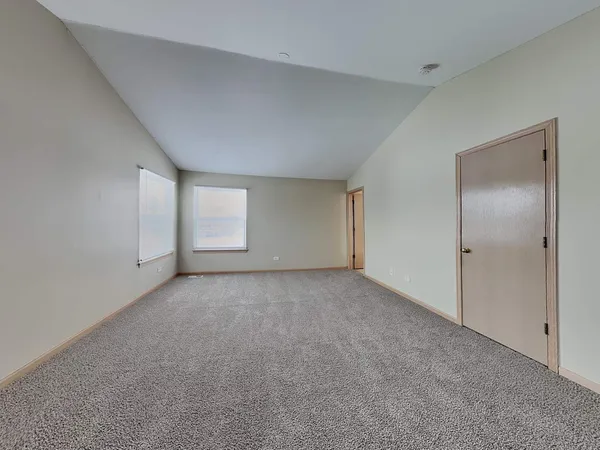 $2,960 | 322 Clarewood Circle, Grayslake, IL 60030