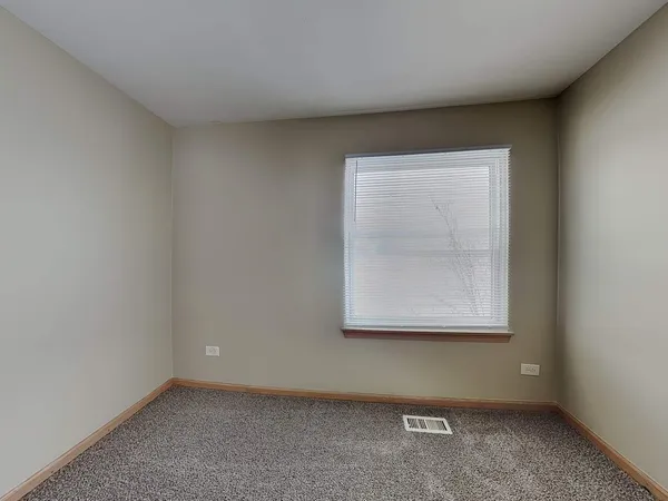 $2,960 | 322 Clarewood Circle, Grayslake, IL 60030