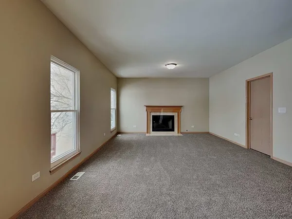 $2,960 | 322 Clarewood Circle, Grayslake, IL 60030