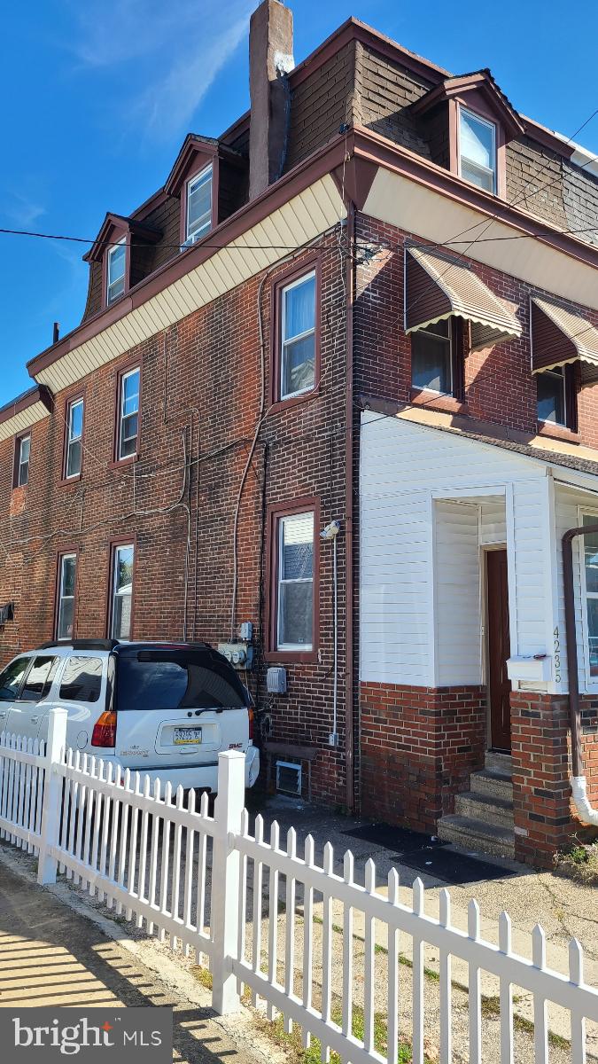 4235 Rhawn Street Philadelphia, PA 19136 - Photo 3 of 4