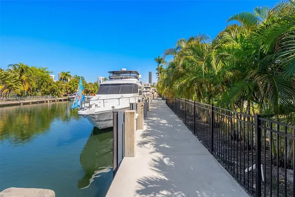 $20,500 | 424 Alamanda Drive, Hallandale Beach, FL 33009