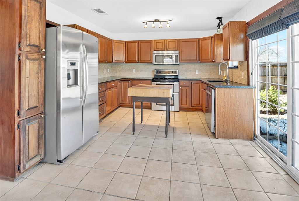 316 West Rucker Street Granbury, TX 76048 - Photo 12 of 21