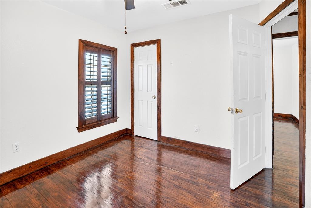 316 West Rucker Street Granbury, TX 76048 - Photo 15 of 21