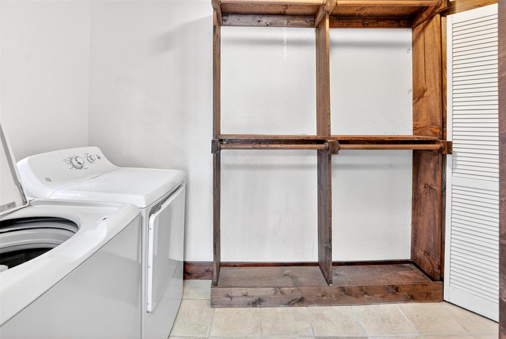 316 West Rucker Street Granbury, TX 76048 - Photo 8 of 21