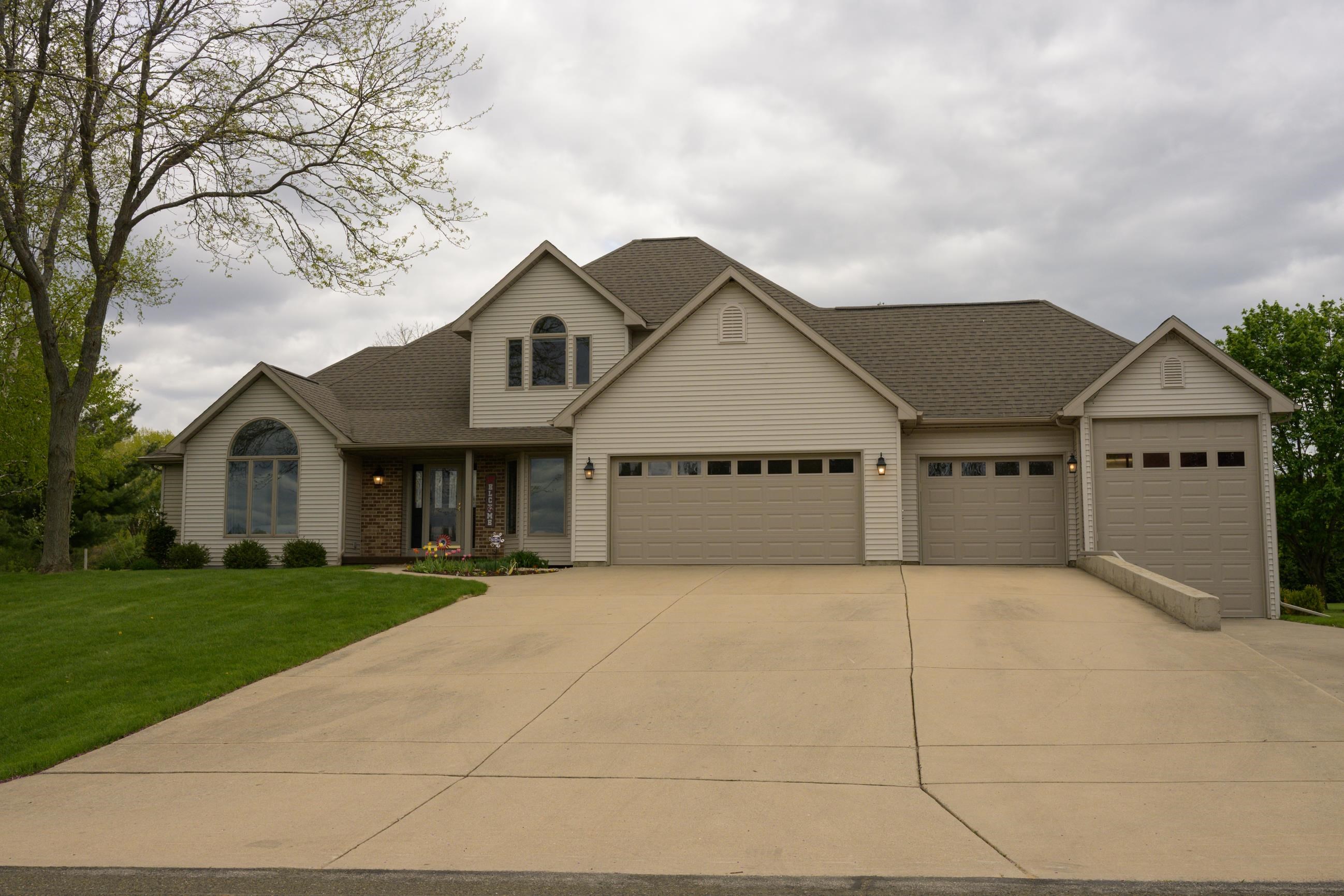 2717 Olin Way Sun Prairie, WI 53590 - Photo 2 of 90
