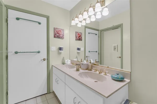 $819,900 | 18201 Southwest 87th Avenue, Palmetto Bay, FL 33157