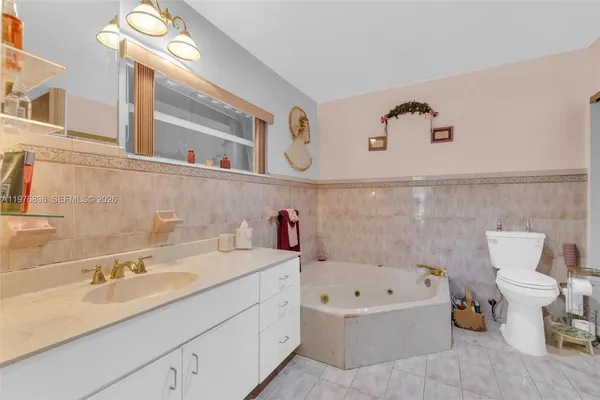 $819,900 | 18201 Southwest 87th Avenue, Palmetto Bay, FL 33157