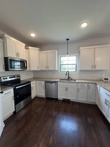 $2,300 | 660 Elm Street, Clarksville, TN 37040