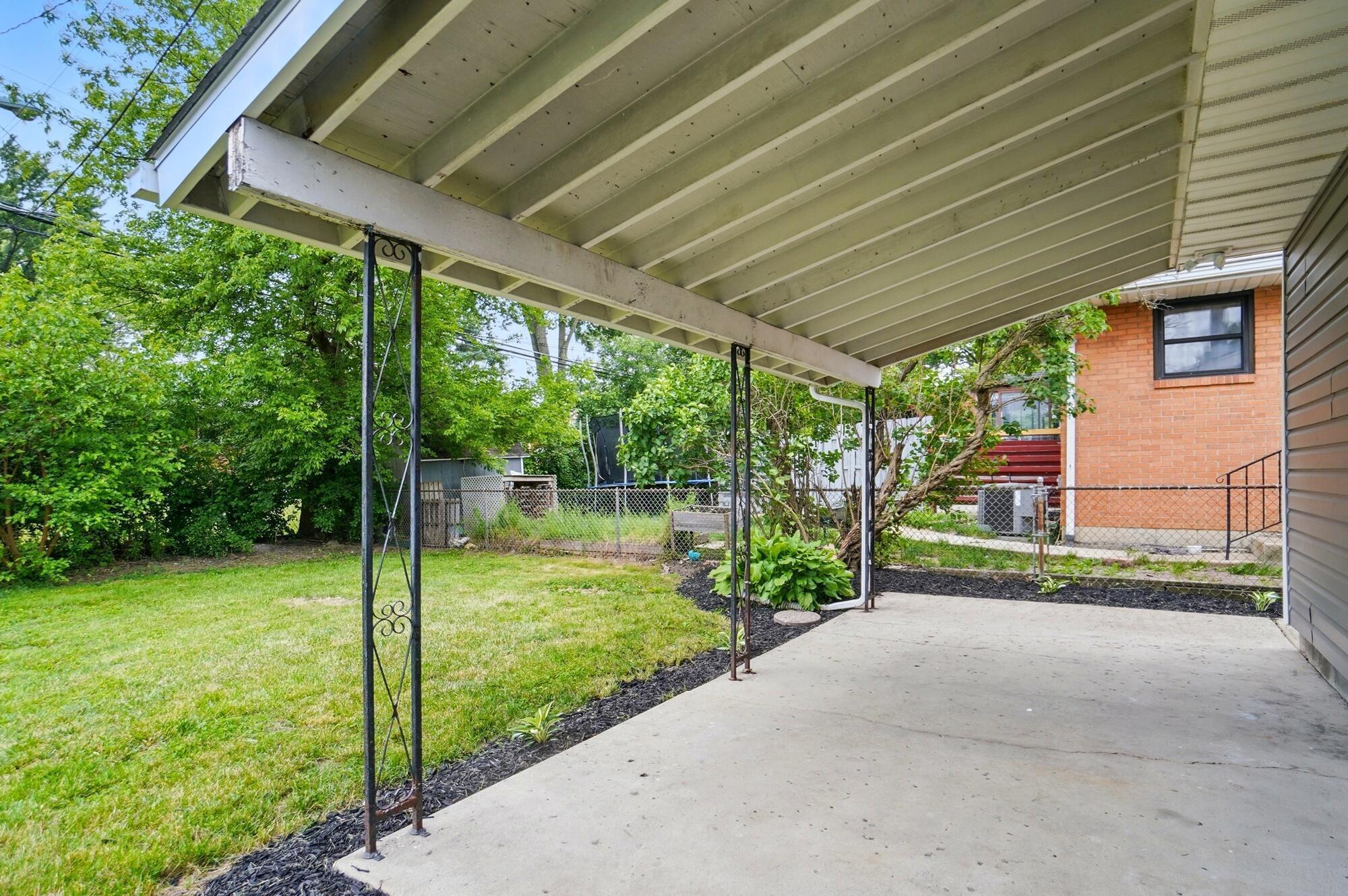 1105 Fordham Road Columbus, OH 43224 - Photo 44 of 52 Exterior Back Patio