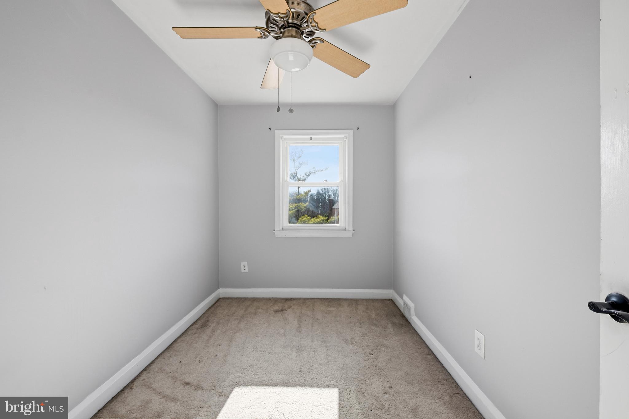 1078 Downton Road Baltimore, MD 21227 - Photo 13 of 23