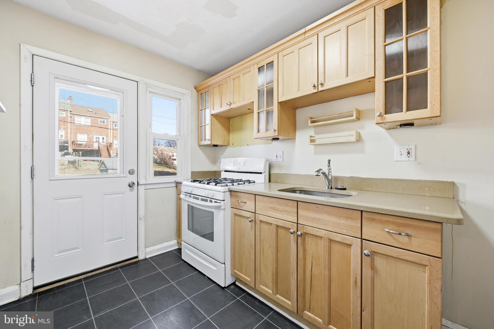 1078 Downton Road Baltimore, MD 21227 - Photo 8 of 23