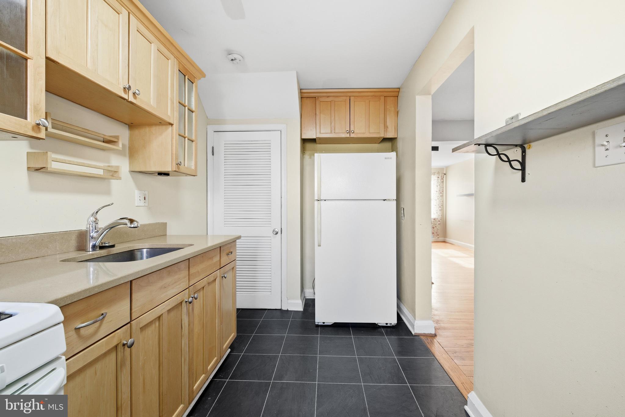 1078 Downton Road Baltimore, MD 21227 - Photo 9 of 23