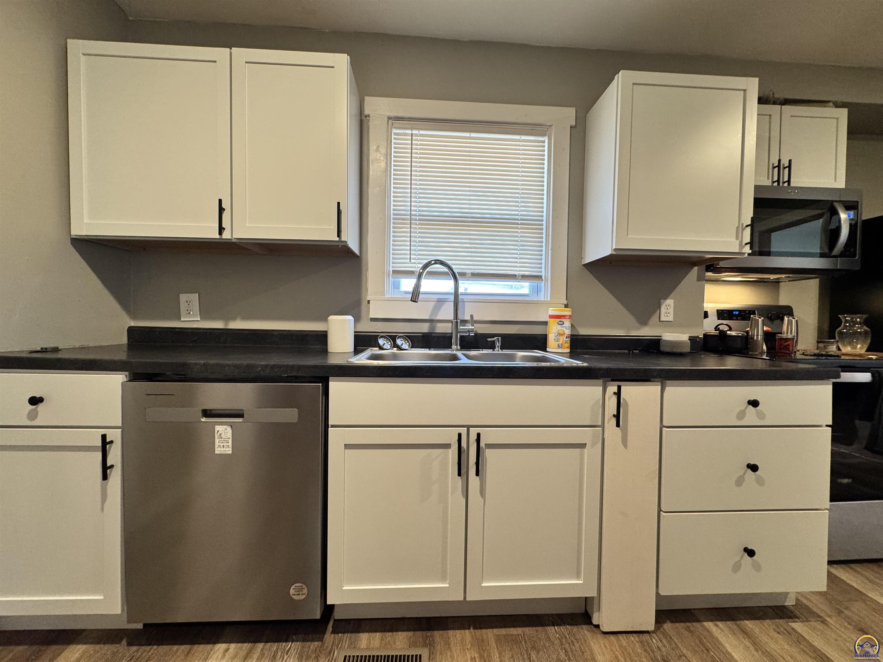 329 Northwest Waite Street Topeka, KS 66606 - Photo 12 of 41