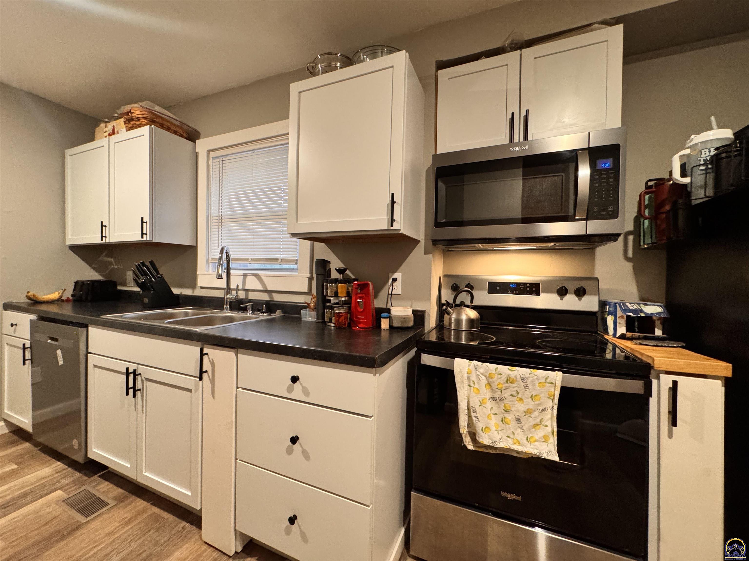 329 Northwest Waite Street Topeka, KS 66606 - Photo 12 of 35