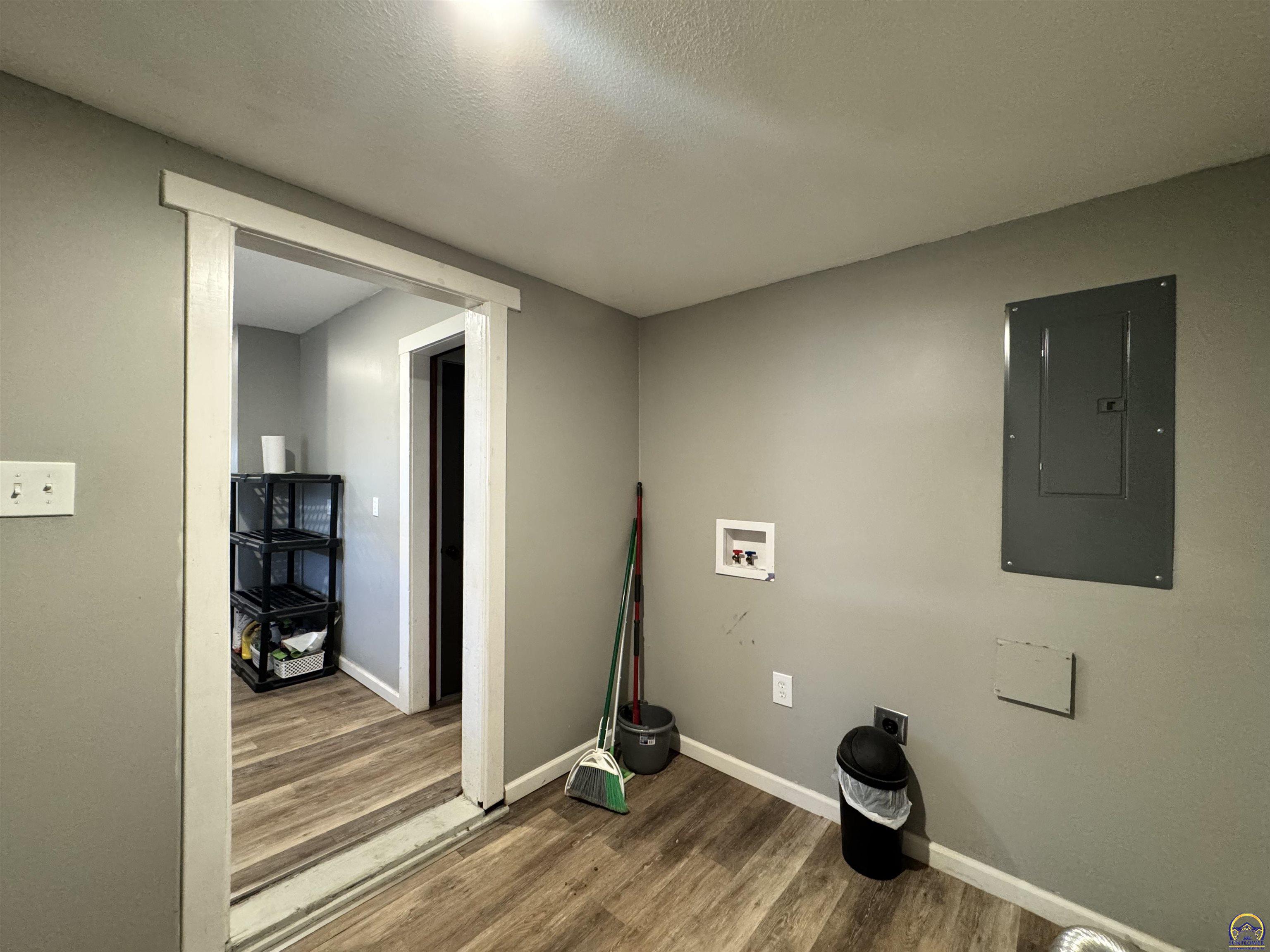 329 Northwest Waite Street Topeka, KS 66606 - Photo 15 of 41