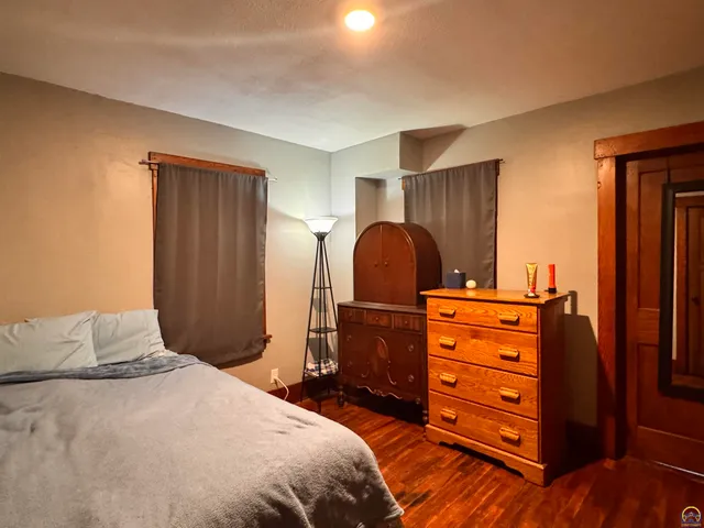 $180,000 | 329 Northwest Waite Street, Topeka, KS 66606