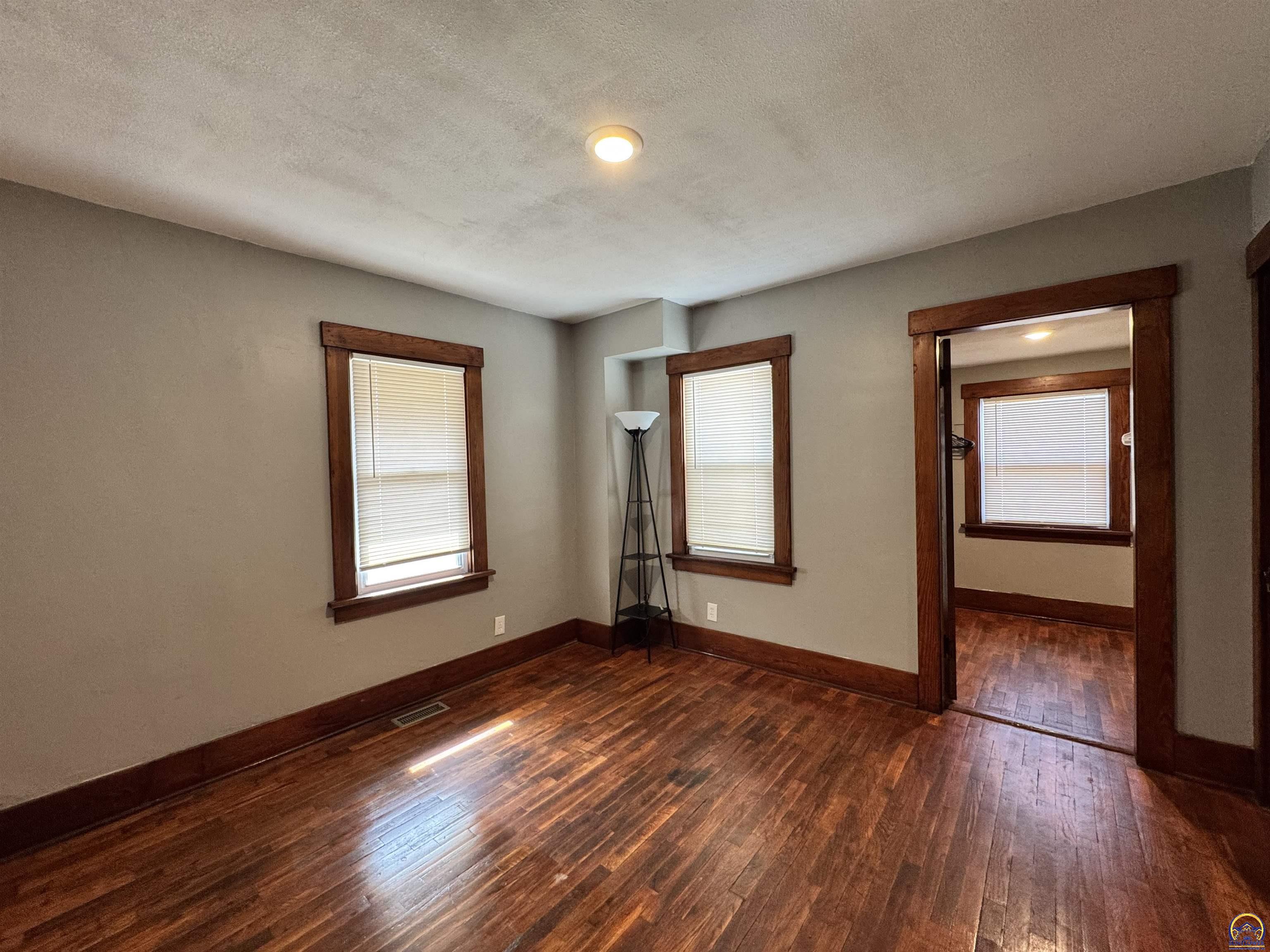 329 Northwest Waite Street Topeka, KS 66606 - Photo 16 of 41