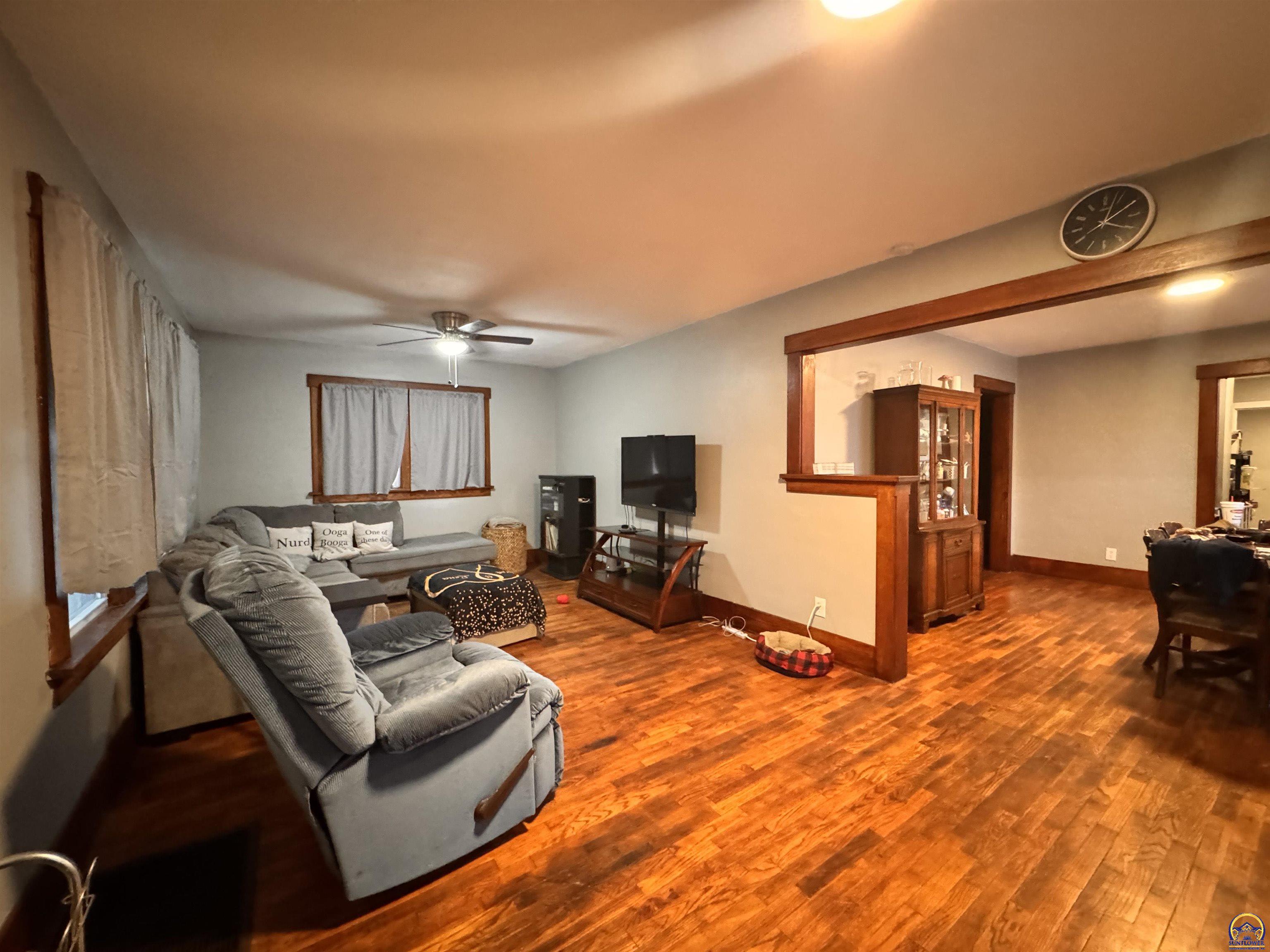 329 Northwest Waite Street Topeka, KS 66606 - Photo 2 of 35