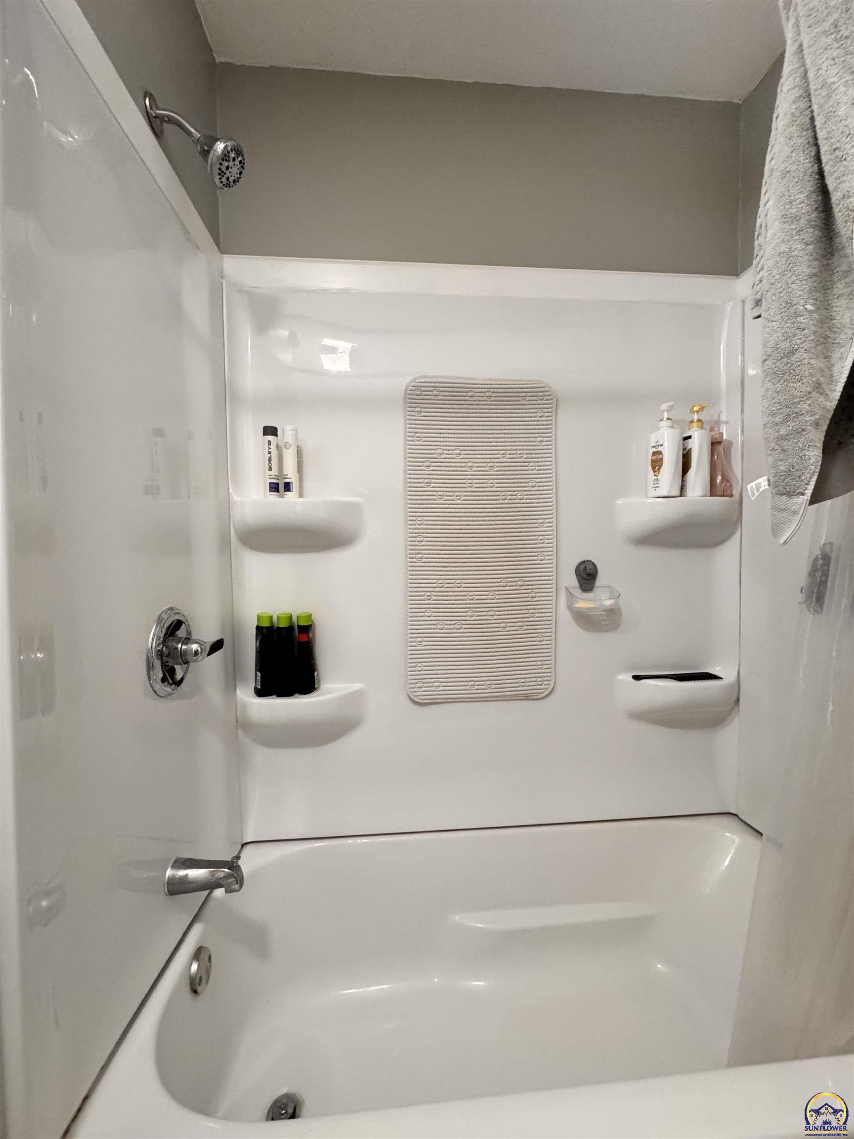 329 Northwest Waite Street Topeka, KS 66606 - Photo 21 of 35