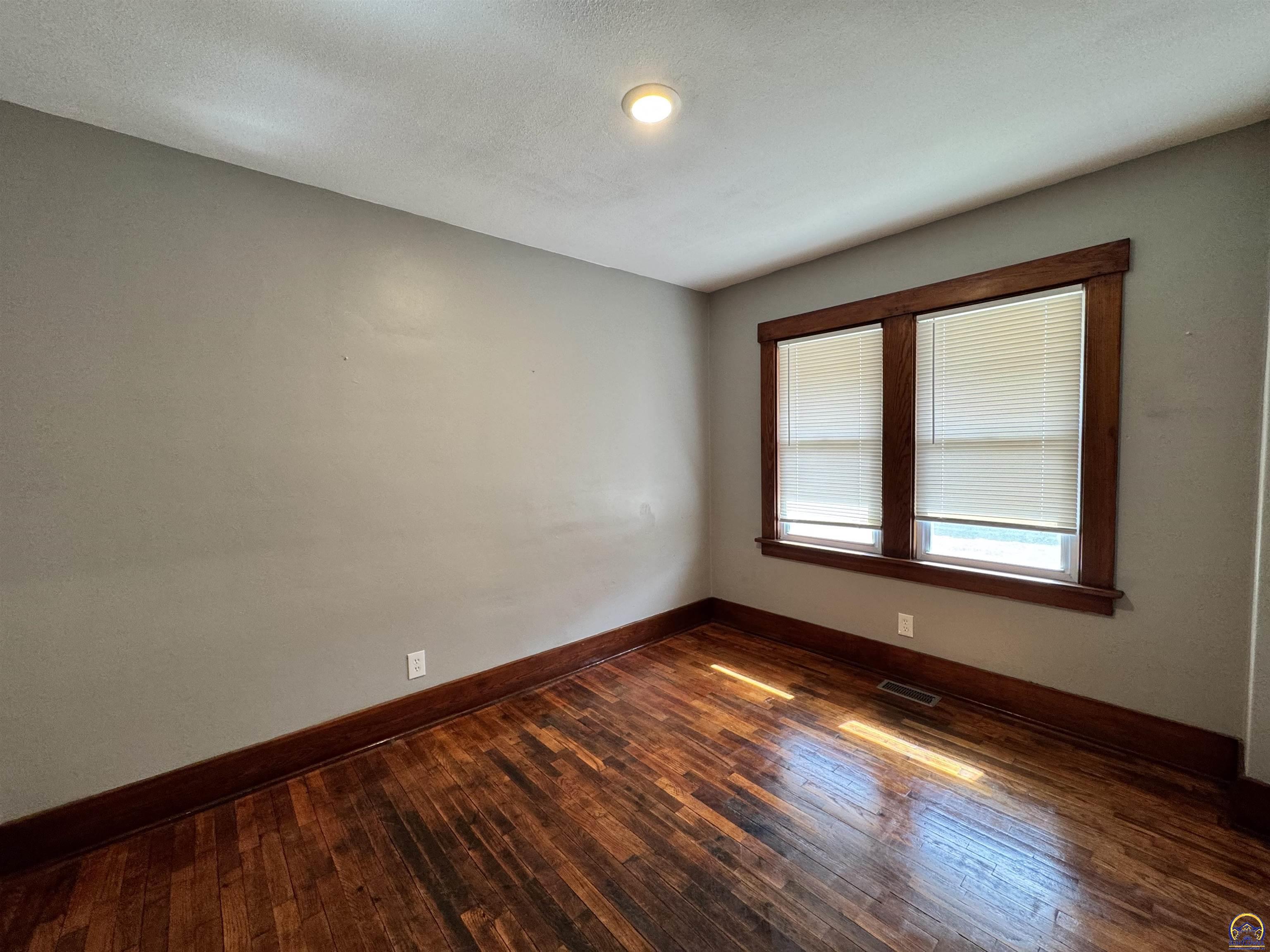 329 Northwest Waite Street Topeka, KS 66606 - Photo 23 of 41