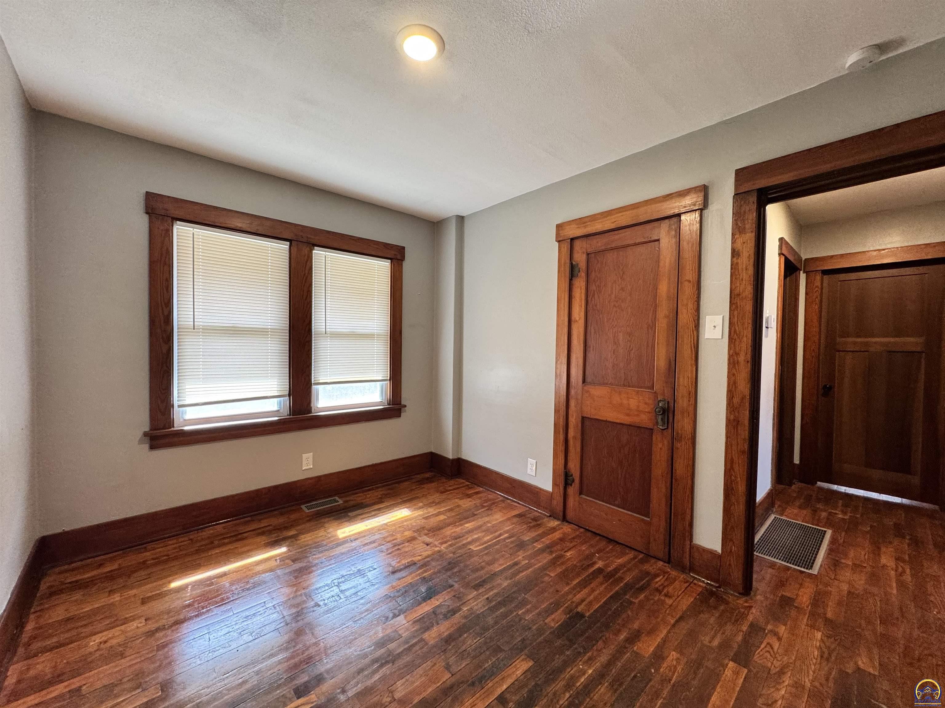 329 Northwest Waite Street Topeka, KS 66606 - Photo 24 of 41
