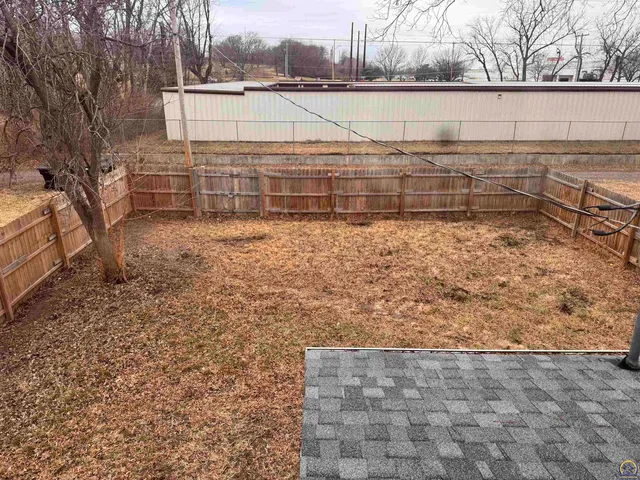 $180,000 | 329 Northwest Waite Street, Topeka, KS 66606