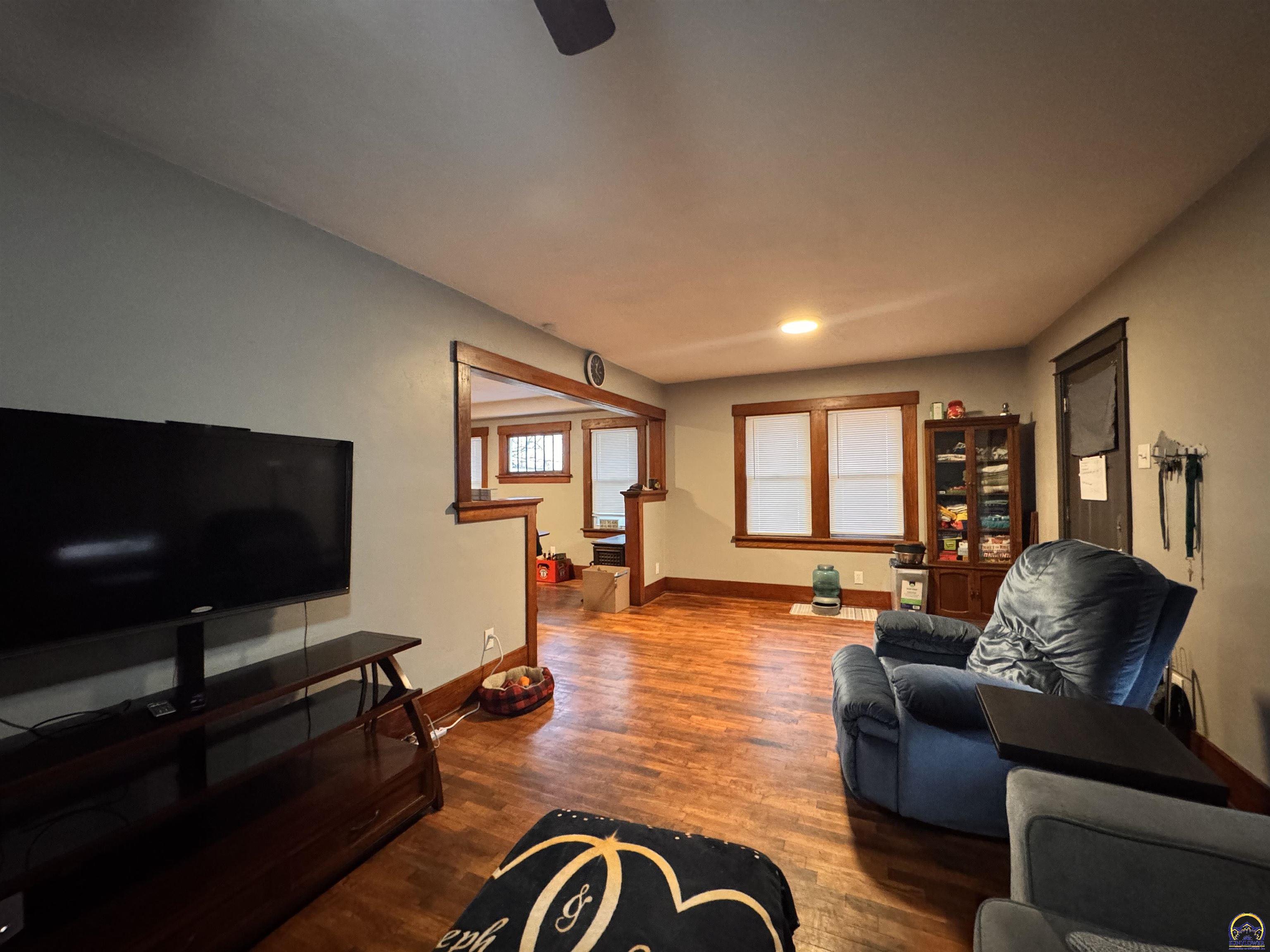 329 Northwest Waite Street Topeka, KS 66606 - Photo 5 of 35