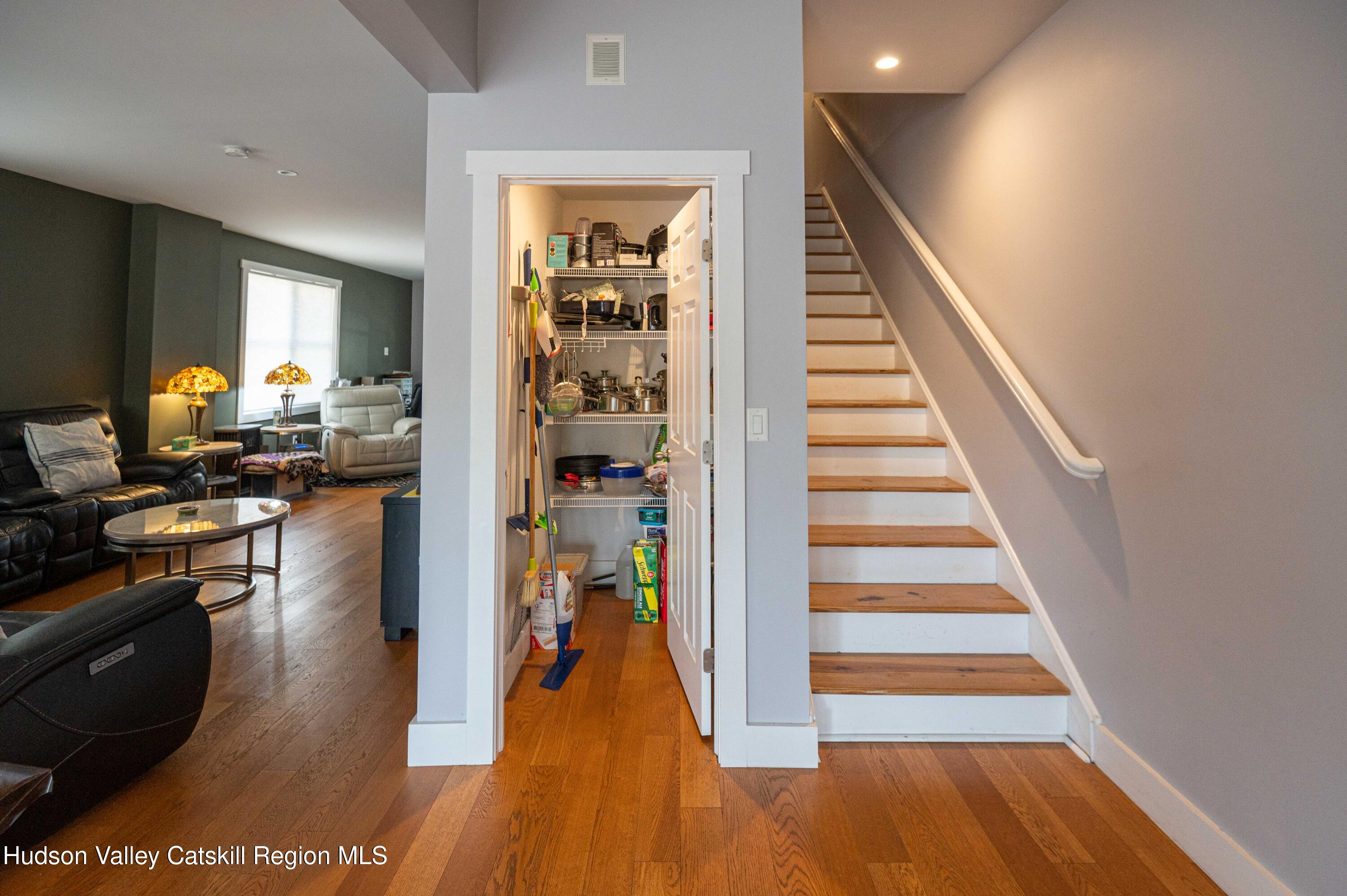 225 State Street, Unit RIGHT Hudson, NY 12534 - Photo 14 of 29