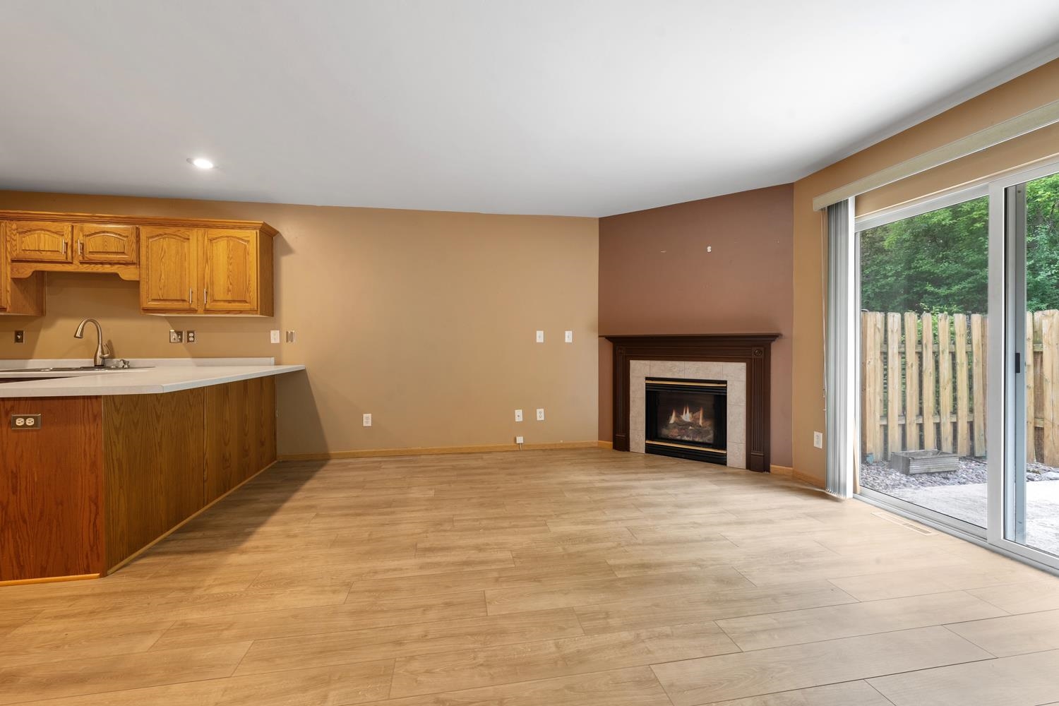 2551 Telluride Trail, Unit F Green Bay, WI 54313 - Photo 8 of 26