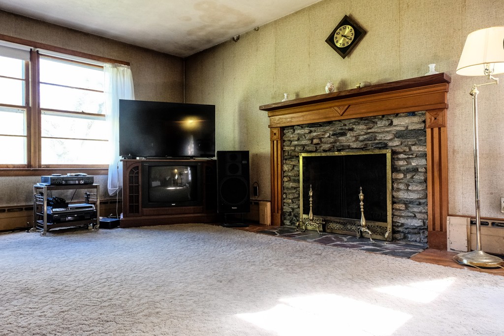 192 Amherst Road Pelham, MA 01002 - Photo 5 of 10