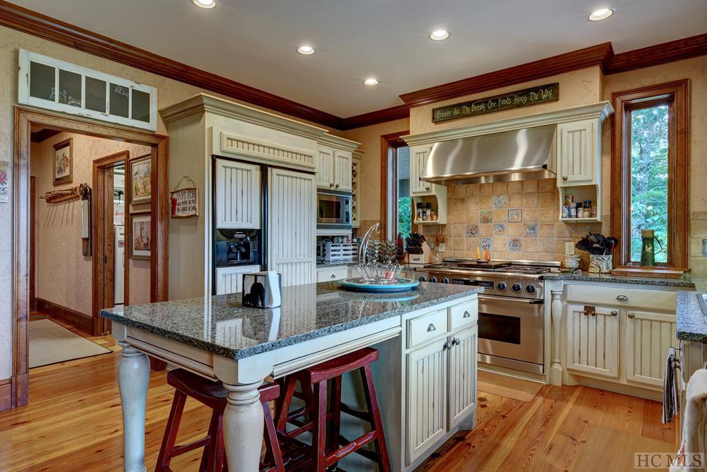 143 Running Fox Road Sapphire, NC 28774 - Photo 14 of 38 Gallery Image 14