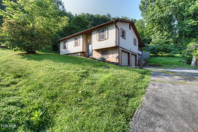 $206,500 | 120 Russell Lane, Hampton, TN 37658