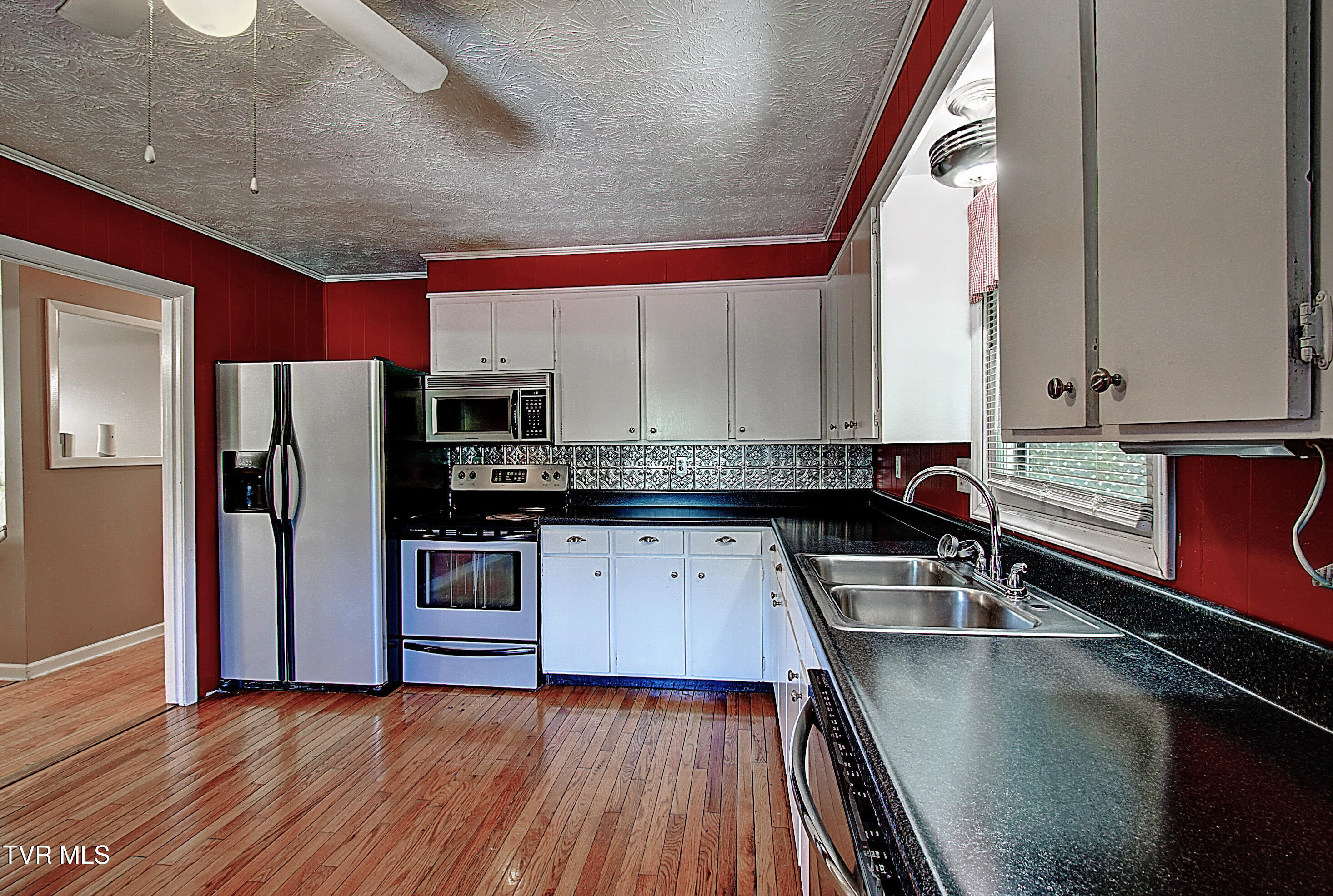 120 Russell Lane Hampton, TN 37658 - Photo 11 of 34 DSC_0175And8more