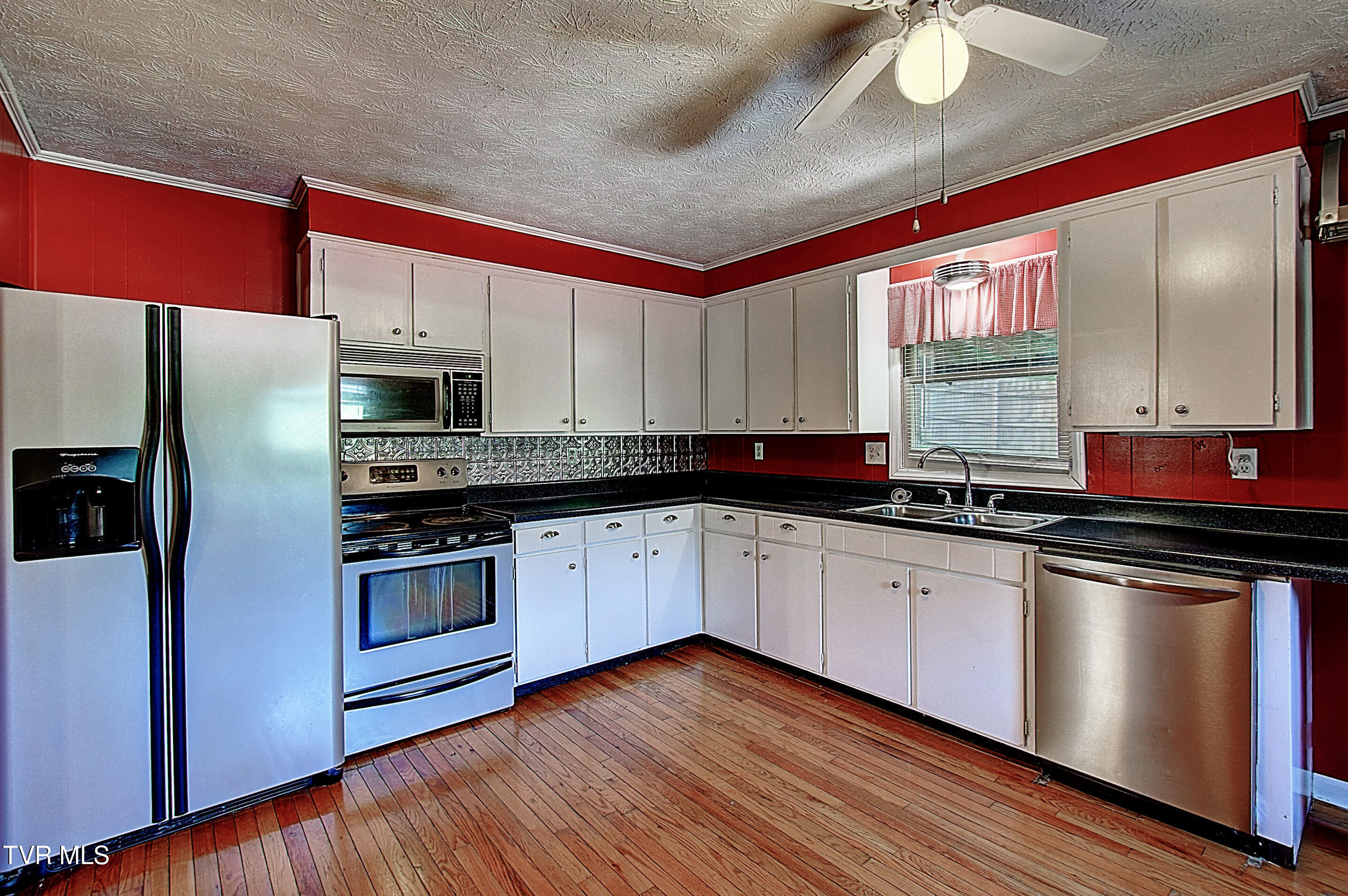 120 Russell Lane Hampton, TN 37658 - Photo 12 of 34 DSC_0193And8more