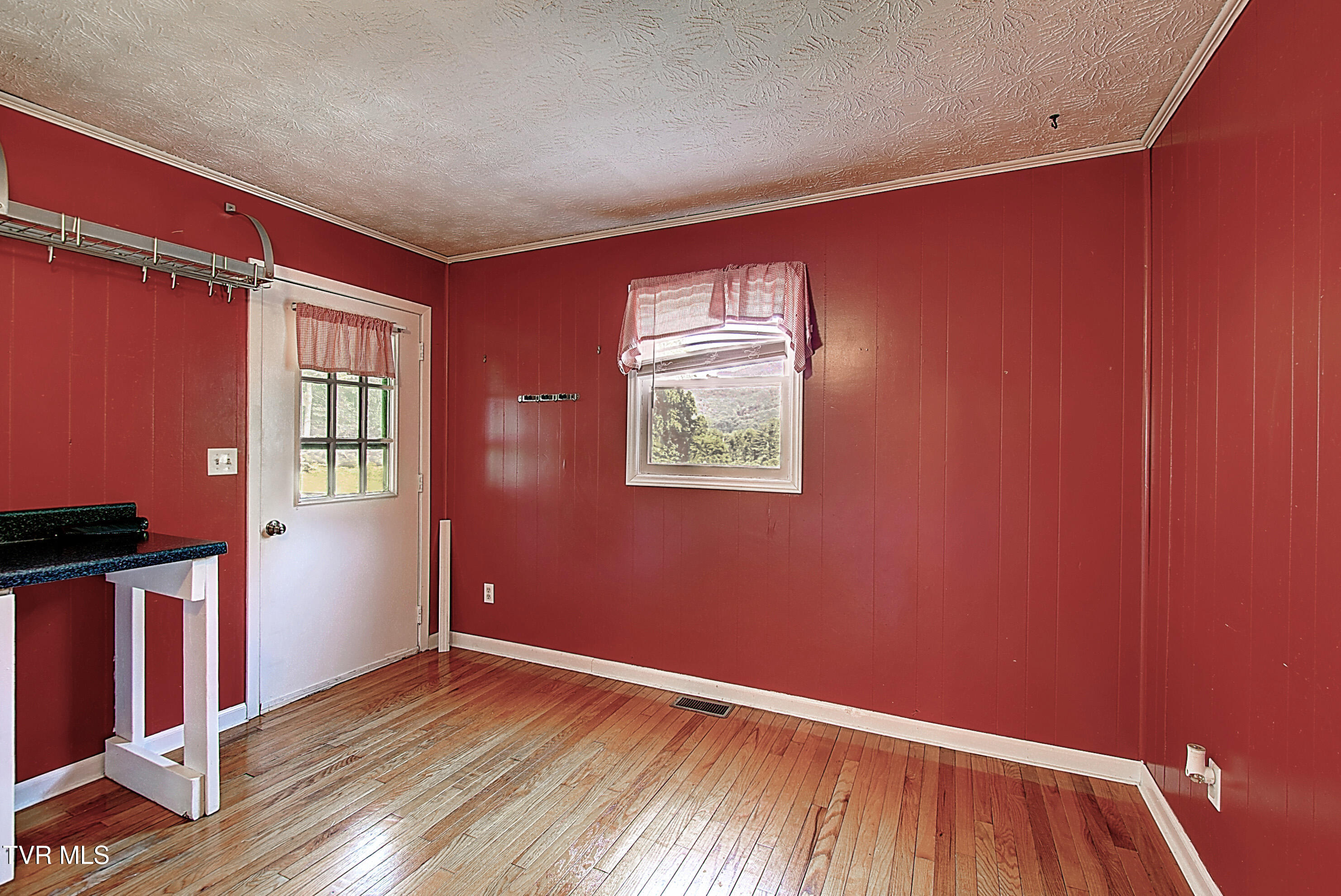 120 Russell Lane Hampton, TN 37658 - Photo 13 of 34 DSC_0220And8more