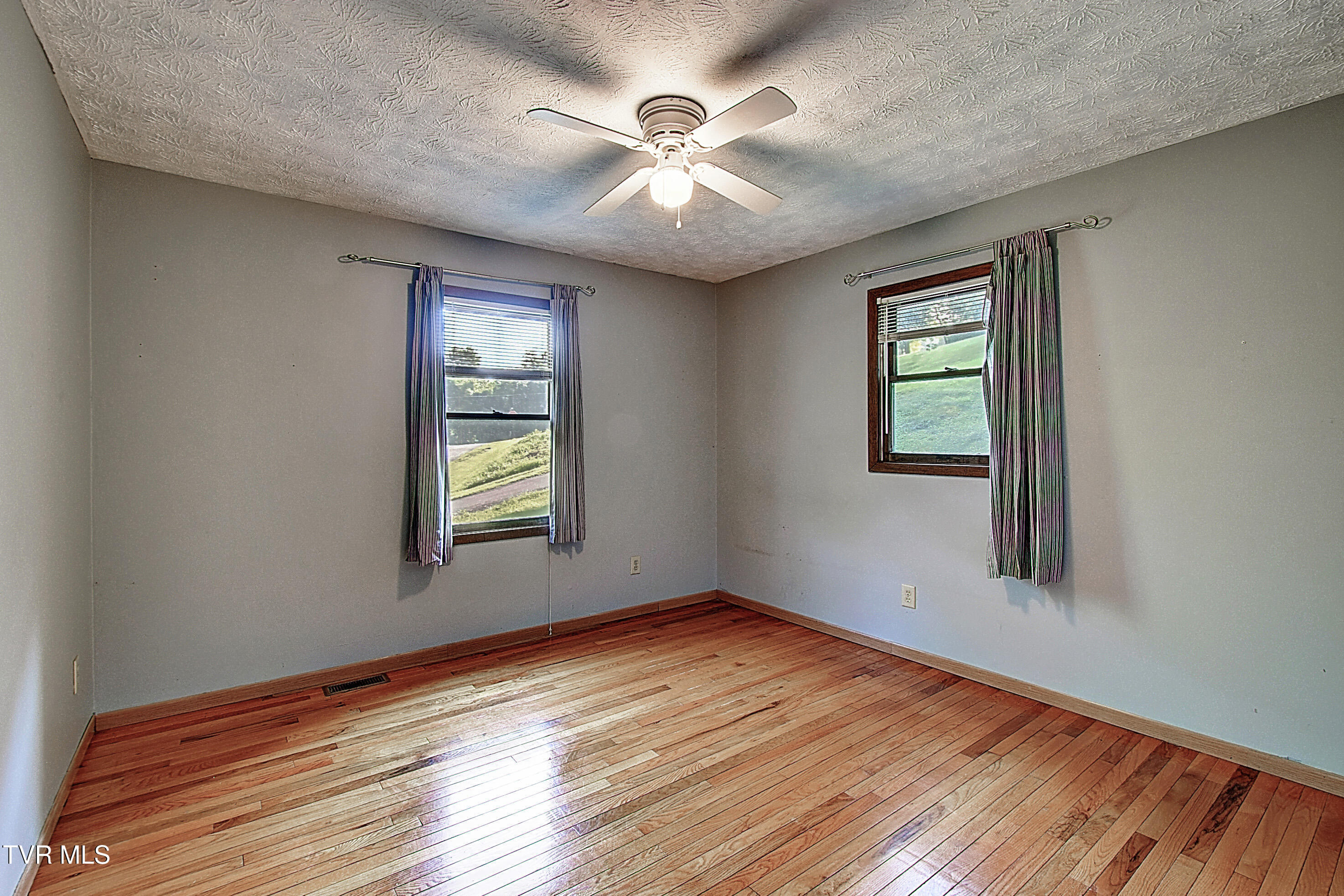 120 Russell Lane Hampton, TN 37658 - Photo 17 of 34 DSC_0283And8more