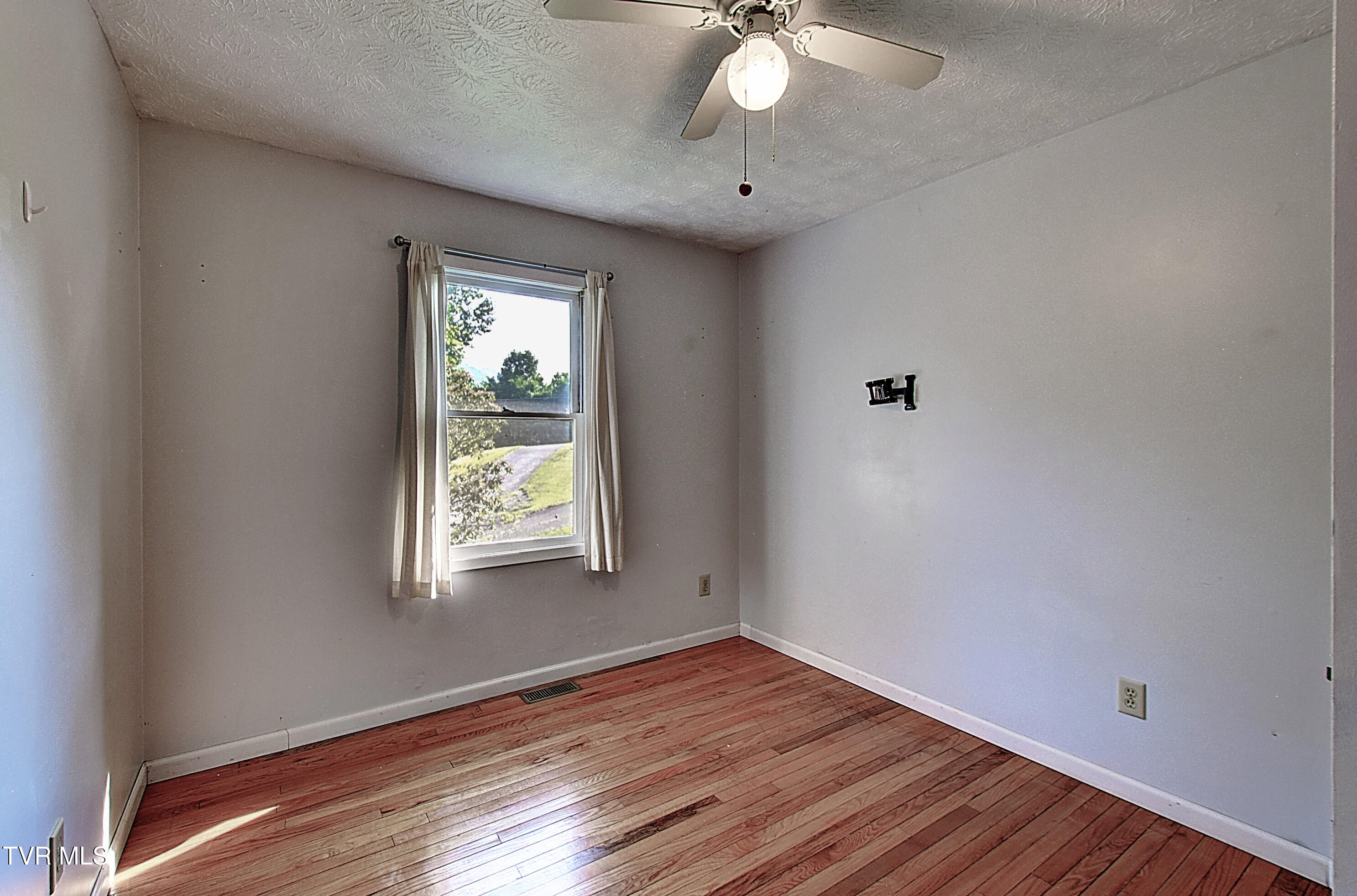 120 Russell Lane Hampton, TN 37658 - Photo 19 of 34 DSC_0319And8more