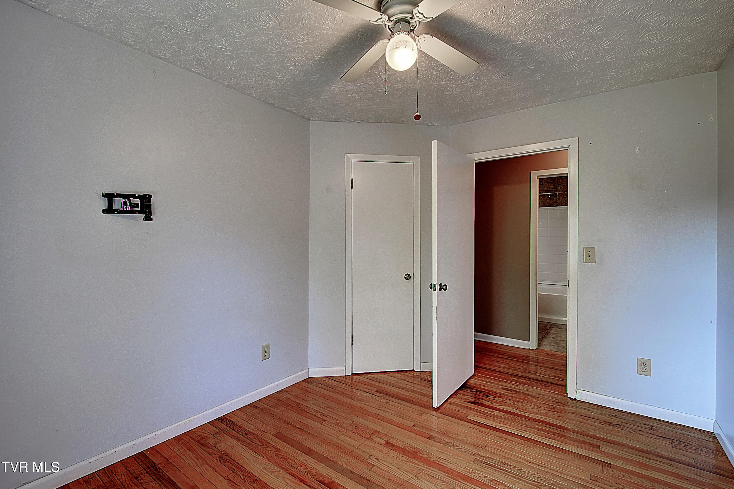 120 Russell Lane Hampton, TN 37658 - Photo 20 of 34 DSC_0346And8more